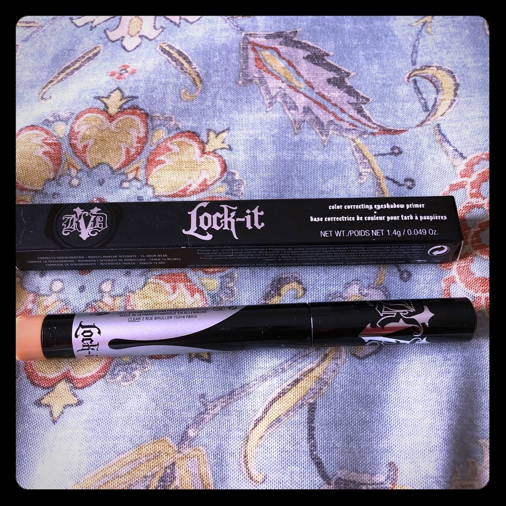 KAT VON D COLOR CORRECTING EYESHADOW PRIMER